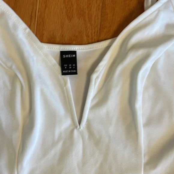 Shein midriff v-neck top size medium darts in front crop top cream - Picture 3 of 6